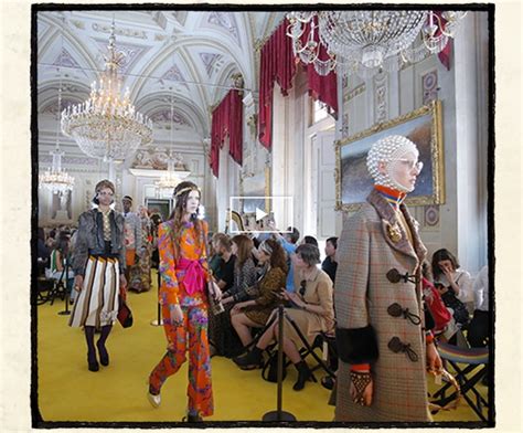 sfilata palazzo pitti gucci|Gucci Cruise 2018: le star e l'evento .